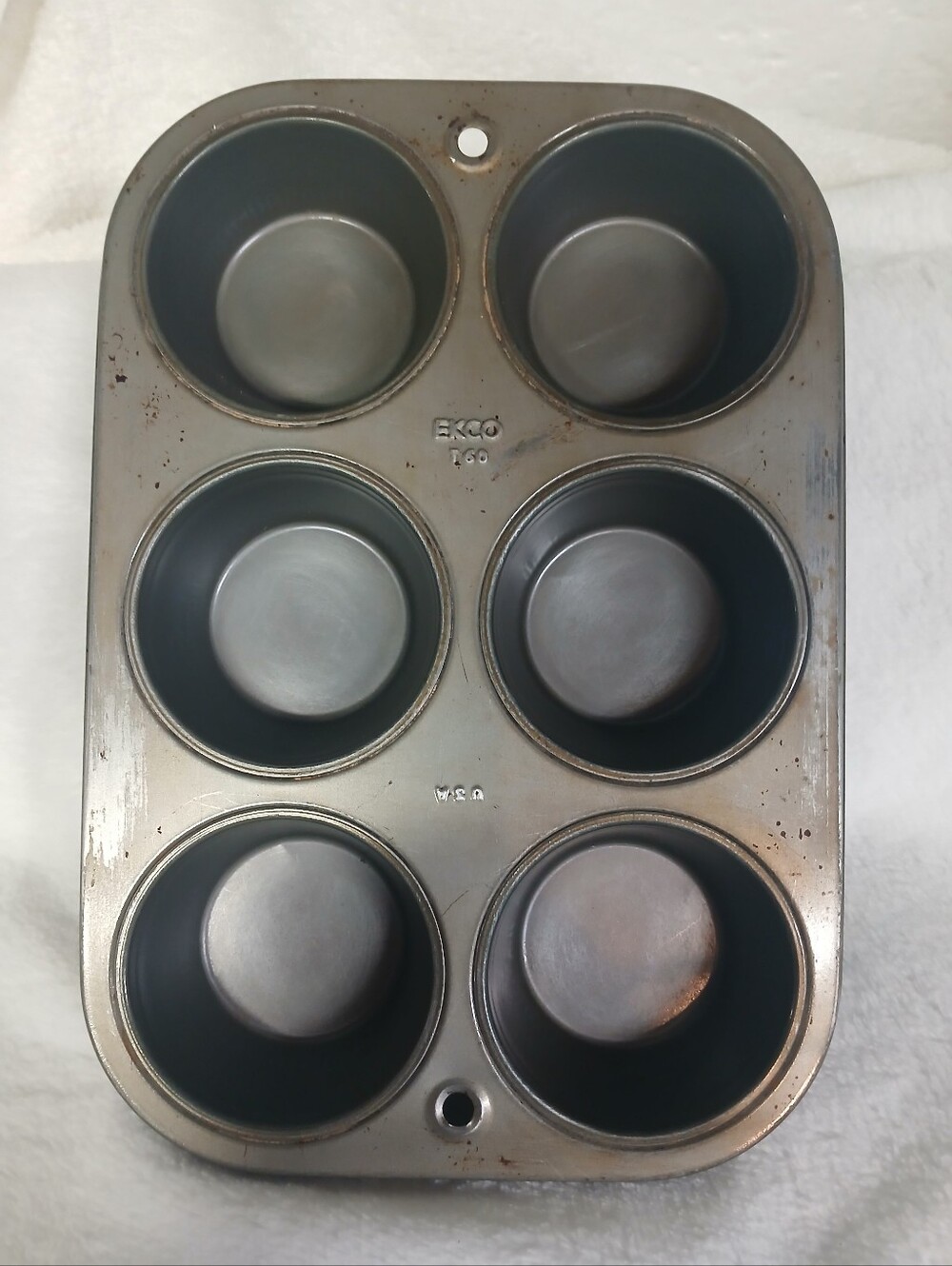 Vintage ECKO T60 muffin/cupcake tin pan, holds six muffins or cupcakes